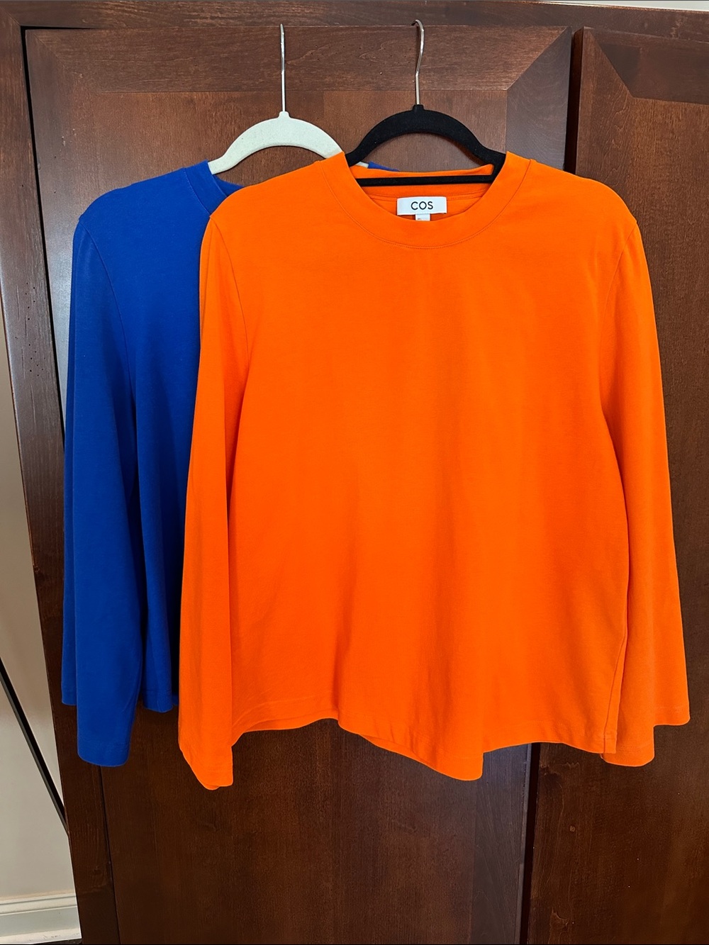 Preloved COS Long-Sleeve Tee in Bright Orange with Royal Blue worn 1x